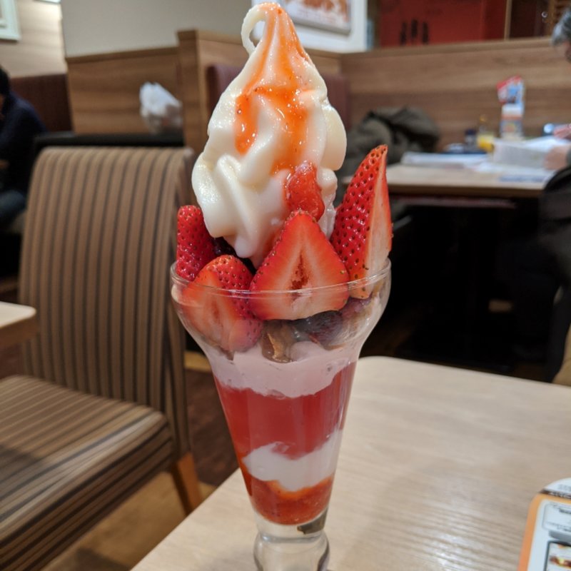 北海道ソフトのいちごパフェ(ガスト 麻布十番店 )