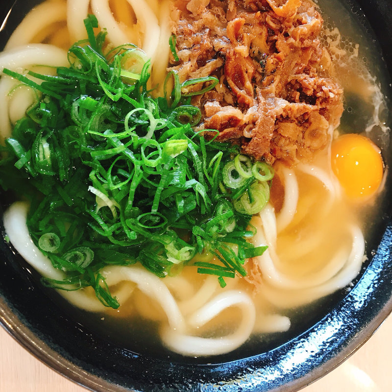 肉月見うどん大盛り(宝うどん )