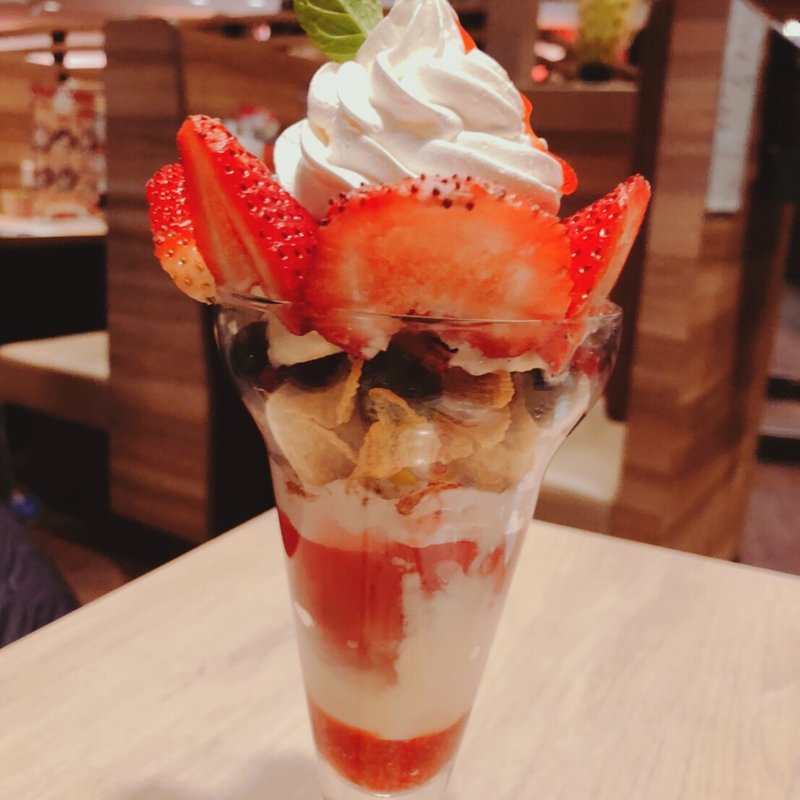 苺パフェ(ガスト 関内店 )