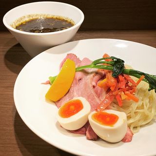 限定 ラムチャーシューの黒胡麻カレーつけ麺(八咫烏)