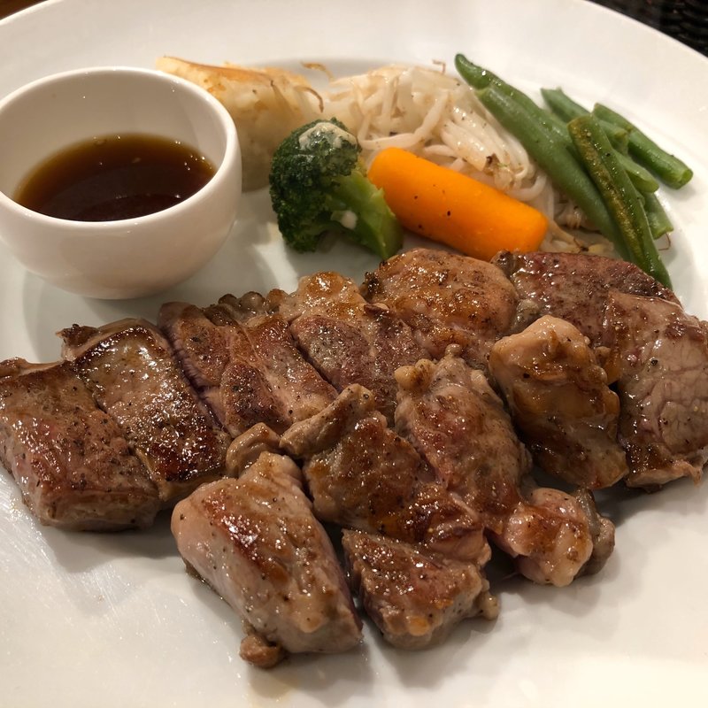 熟成牛プレミアムステーキ180g(七ニ八苑)