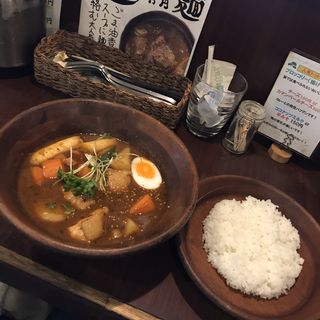 骨無しチキンと野菜の辛味噌スープカレー(ヨコハマスープカレー・しんぺー YOKOHAMA SOUP-CURRY SHINPEE)
