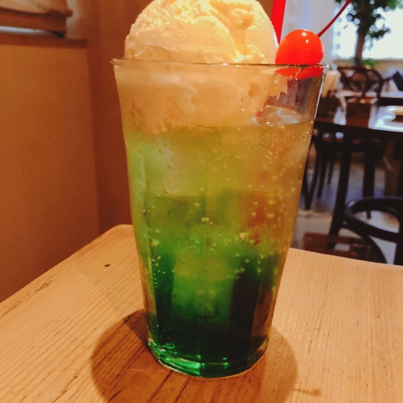 ソーダフロート(カフェ アクイーユ 恵比寿)