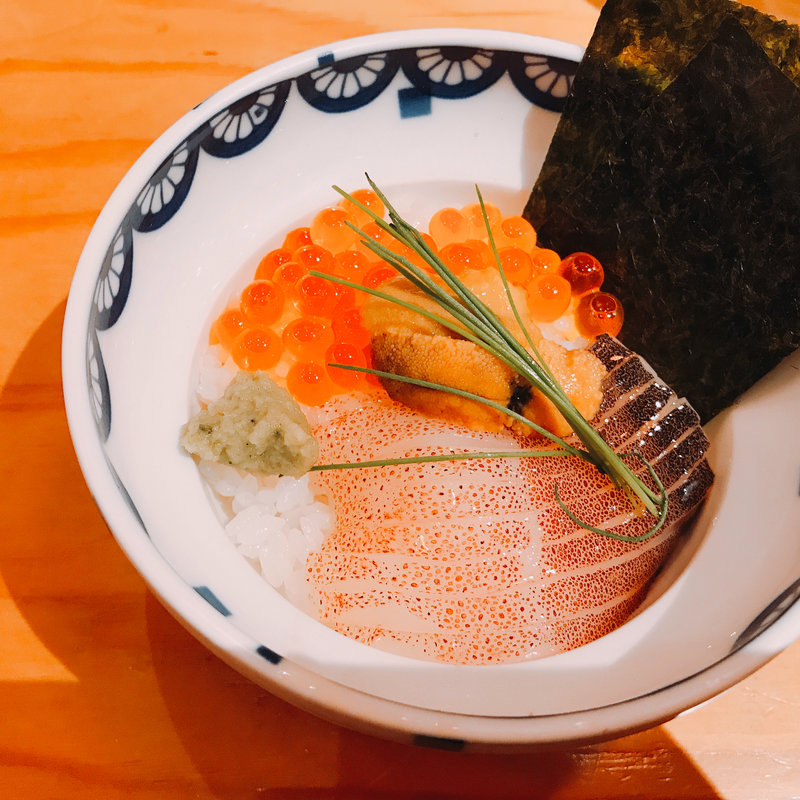 上品な海鮮丼(魚屋スタンドふじ子 ルクア店)