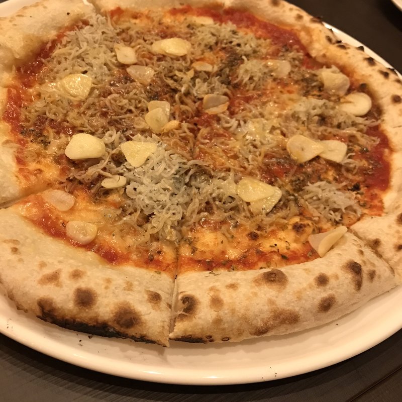 しらすとニンニクのピザ(Ristrante Dal Cure)