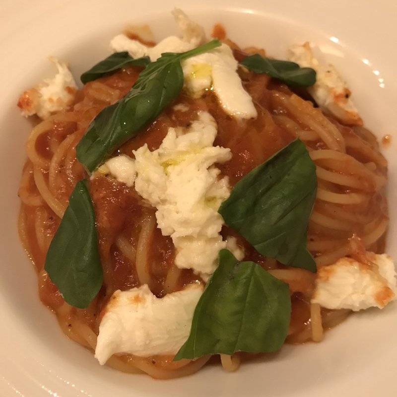 トマトとモッツァレラチーズのパスタ(Ristrante Dal Cure)