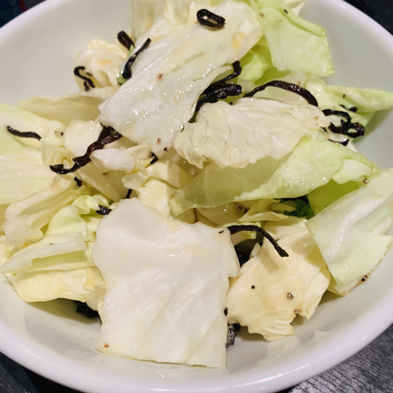 パリパリ塩昆布キャベツ(薄皮餃子専門 渋谷餃子 恵比寿店)