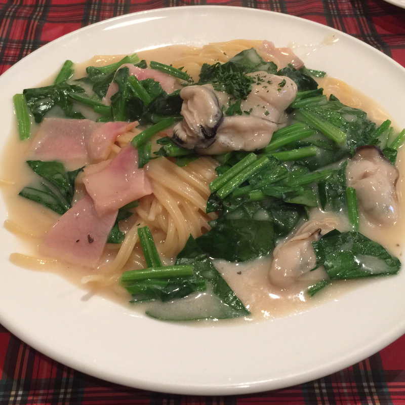 牡蠣とベーコン、ほうれん草のパスタ(ハックルベリー （HUCKLEBERRY）)