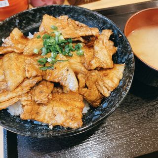 (豚丼 白樺)