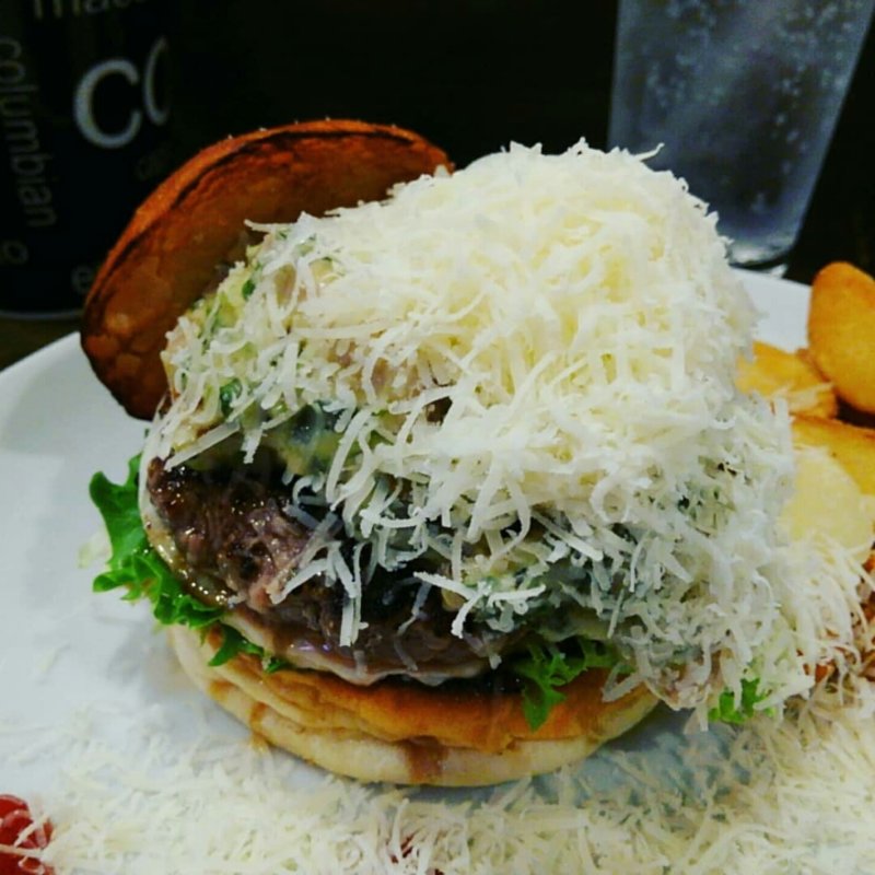 ほうれん草とベーコンのクリーム煮バーガー～グラナパダーノチーズかけ(Kokopelli)