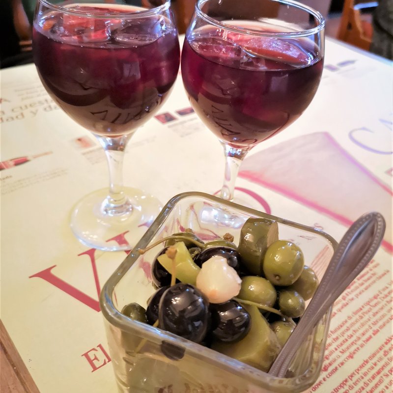 付きだしのオリーブ(Bar Español LA BODEGA 大阪店（バル エスパニョール ラ ボデガ）)