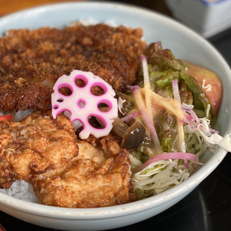 七ツ鉢丼(お食事処 山どり )