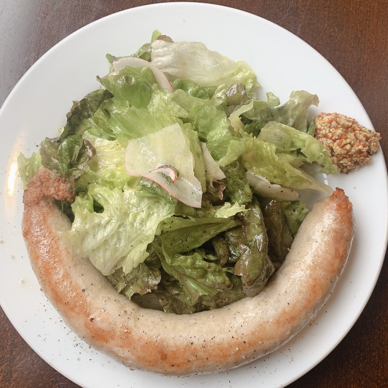 ソーセージとサラダ(ビストロサイクル)