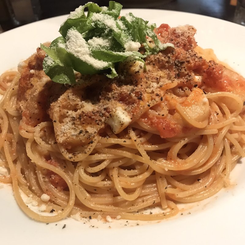 海老とモッツアレラチーズのトマトソーススパゲティ（大盛り）(イタリアン パスタ屋景虎 新宿)