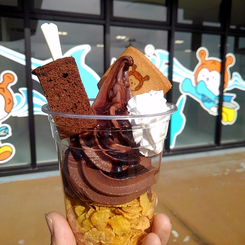 チョコソフトのパフェ仕立て(リアスキッチンDELI )