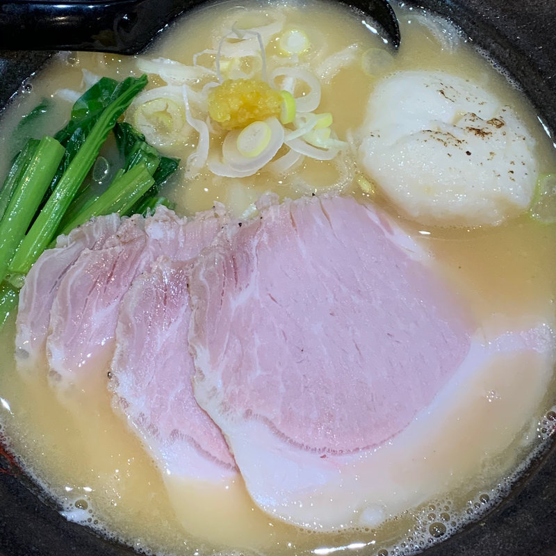 チャーシュー鯛ラーメン（塩）(JAPANESE FISH NOODLEウミのチカラ

)