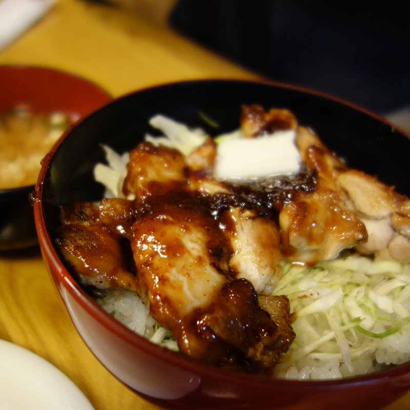 味噌だれバターぷりぷりチキン丼(きんさい屋 天神ビル店)