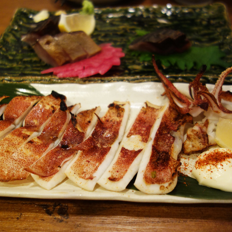 やりいかの一本炙り焼き(炙り炉端 山尾 西新店)