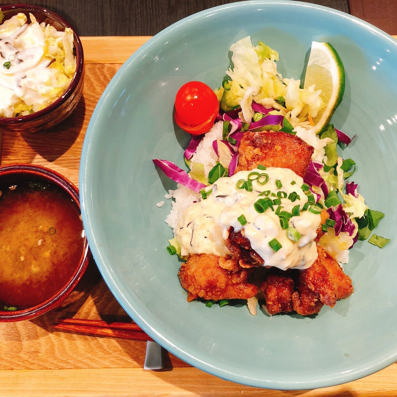 米粉チキンのひじきタルタル南蛮ボウル(WIRED CAFE ルミネエスト新宿店)