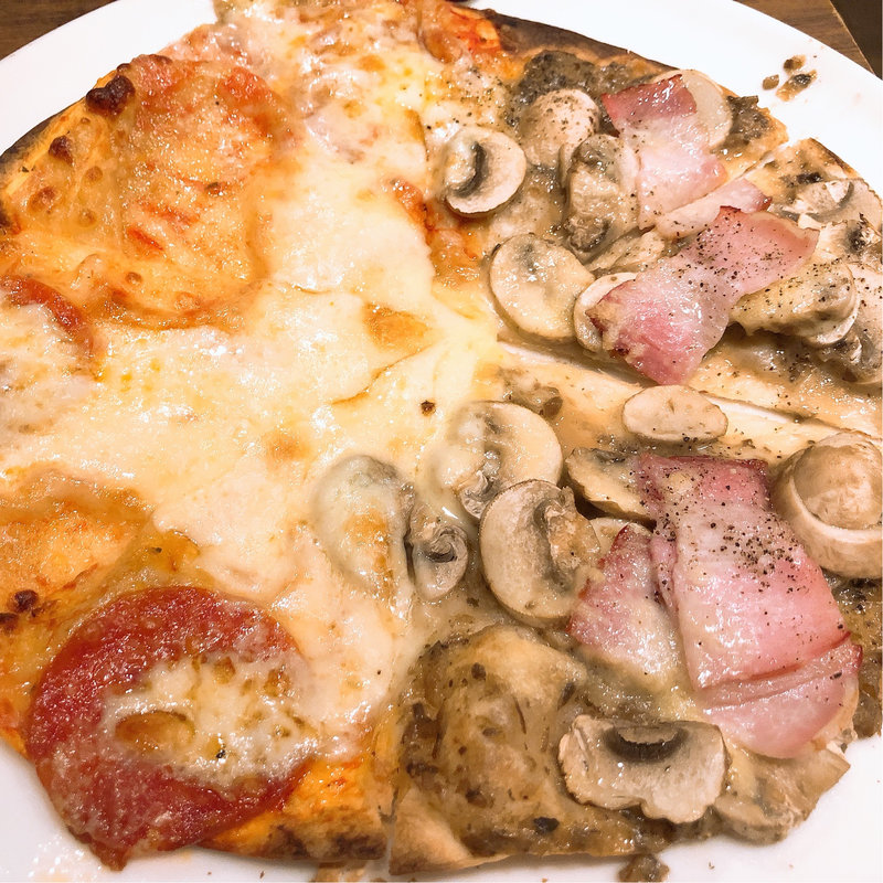 トリュフ香るマッシュルーム&ペパロニピザ(PRONTO新宿駅東口店)