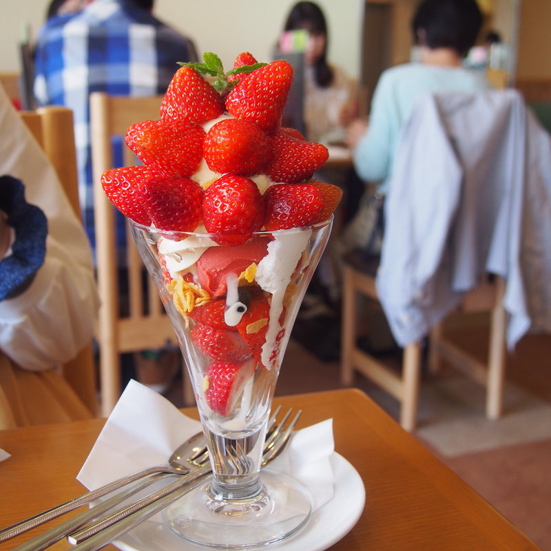 イチゴパフェ(むらはた )