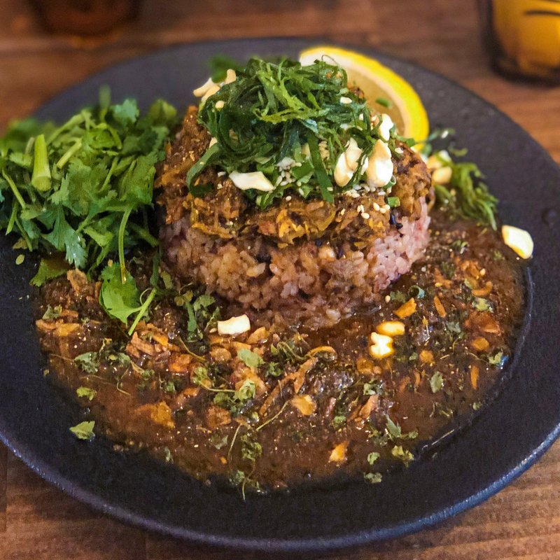 あいがけ(牛すじ+キーマ)(スパイス スペース ウガヤ （SPICE SPACE UGAYA）)