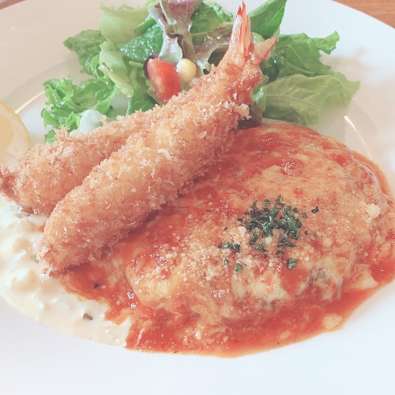 エビフライとチーズハンバーグ(十三あんじゅ)
