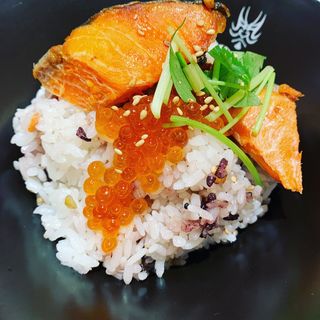 紅鮭とイクラ茶づけ(暫 SHIBARAKU)