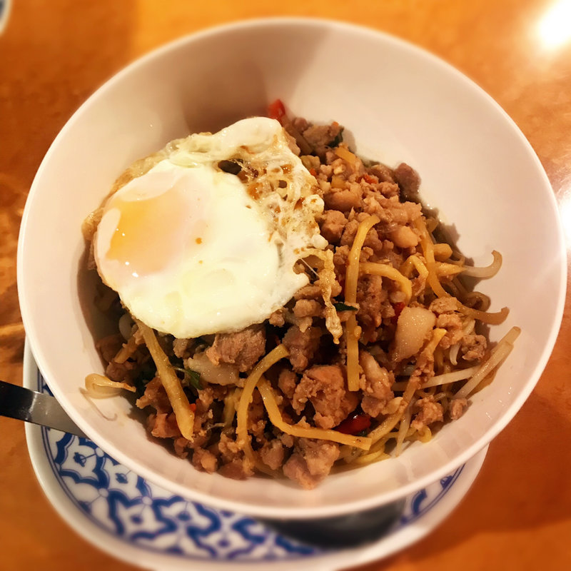 ガパオヌードル・目玉焼きトッピング(チャオタイ 渋谷東口店 )