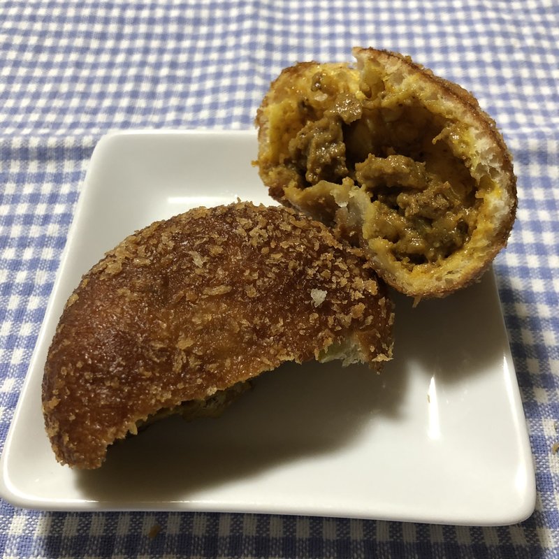 揚カレーパン (パネ・ポルチーニ （PANE PORCINI）)