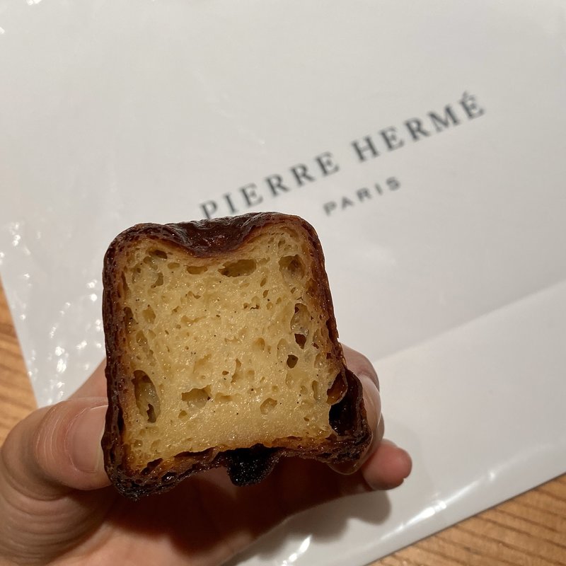 カヌレ(ピエール・エルメ・パリ 青山)