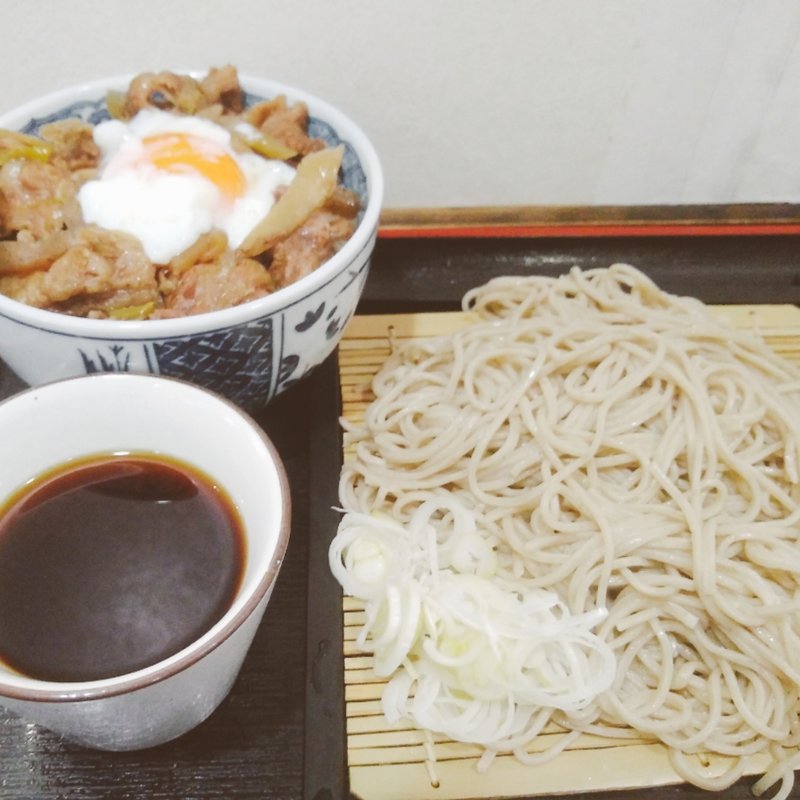 Aセット ざるそばと和牛スジ丼(à la 麓屋 （あら ふもとや）)