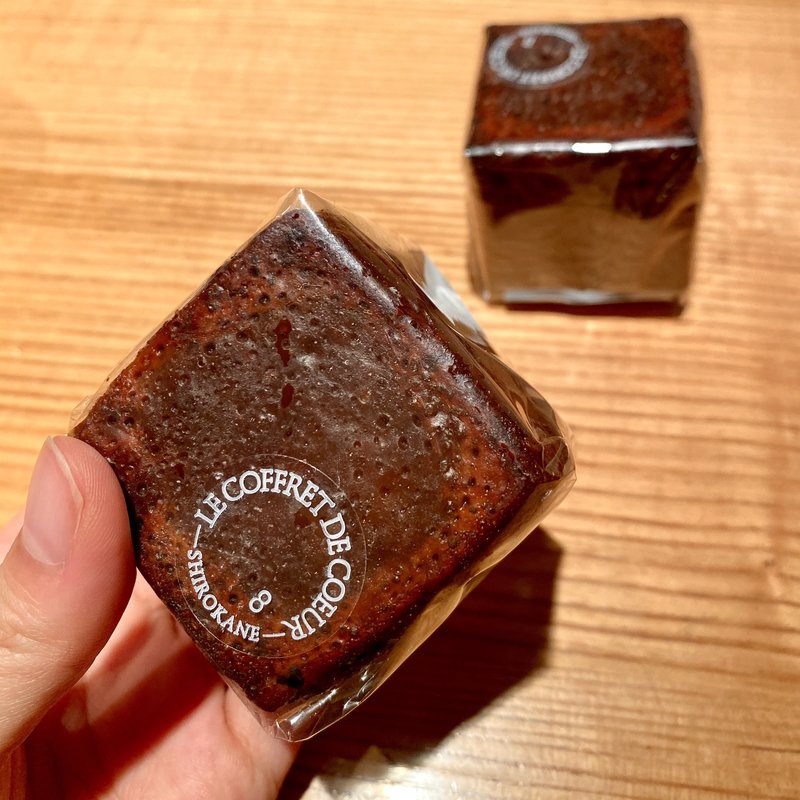 カヌレ(DIXANS × LE COFFRET DE COEUR SHIROKANE)