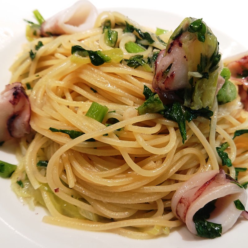 イカと春菊のペペロンチーノ(cafe piquenique （カフェ ピクニック）)