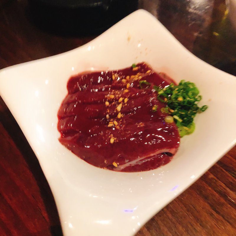 レバ刺し(焼肉いたみ新宿店)