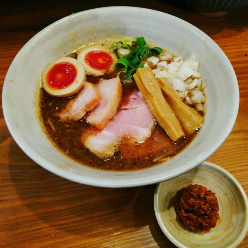 特製魚介豚骨ラーメン(いかれたヌードル フィッシュトンズ （いかれたNOODLE Fishtons）)