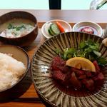 赤身肉ヒレステーキと土鍋ご飯の定食(清喜ひとしな)