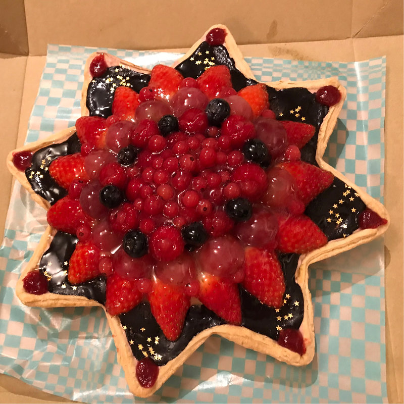 星型　赤いフルーツとチョコレートムースのタルト(キルフェボン グランメゾン銀座)