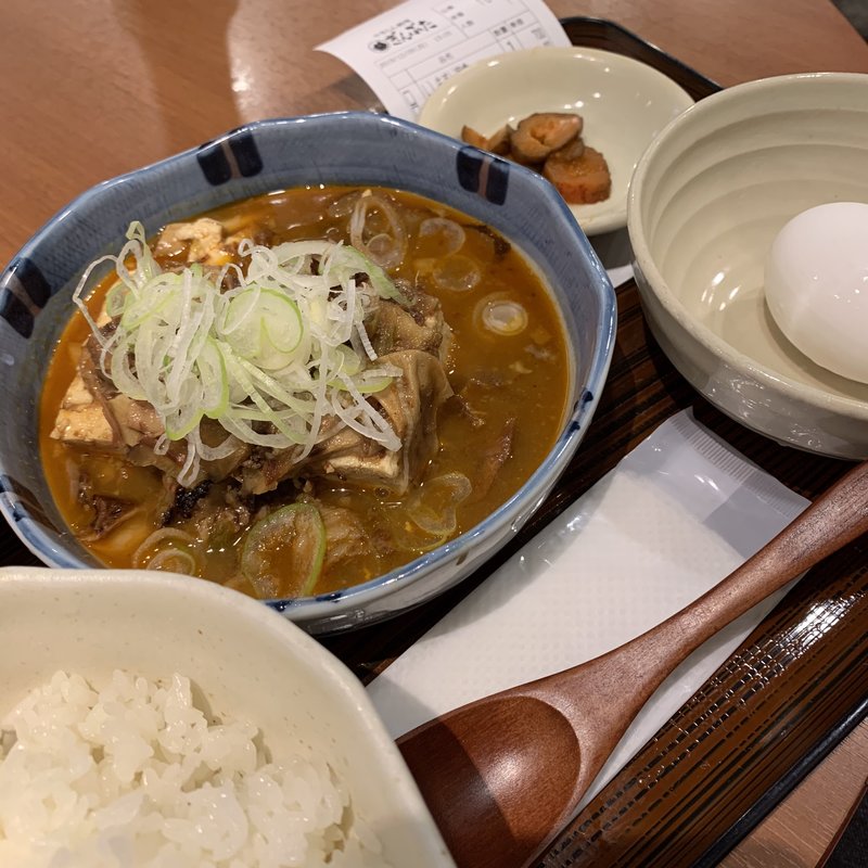 ■じっくり煮込んだ牛スジ豆腐定食(やきとん酒場 ぎんぶた 浜松町世界貿易センタービル店)