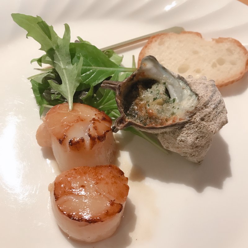 帆立の薫製とサザエのガーリック焼き(タロー)