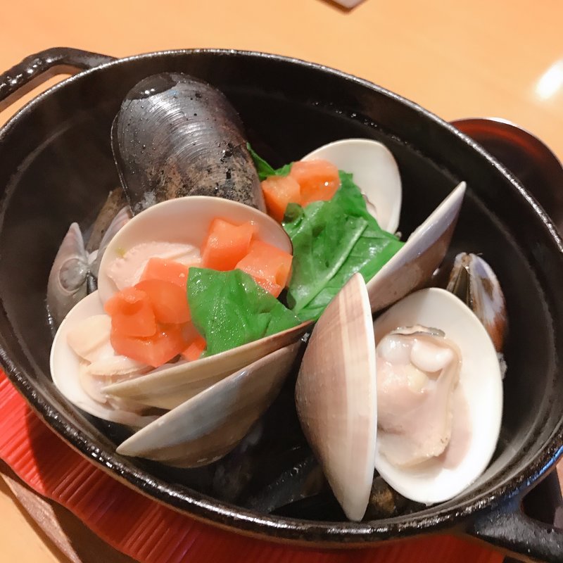 ハマグリとムール貝の白ワイン蒸し(タロー)