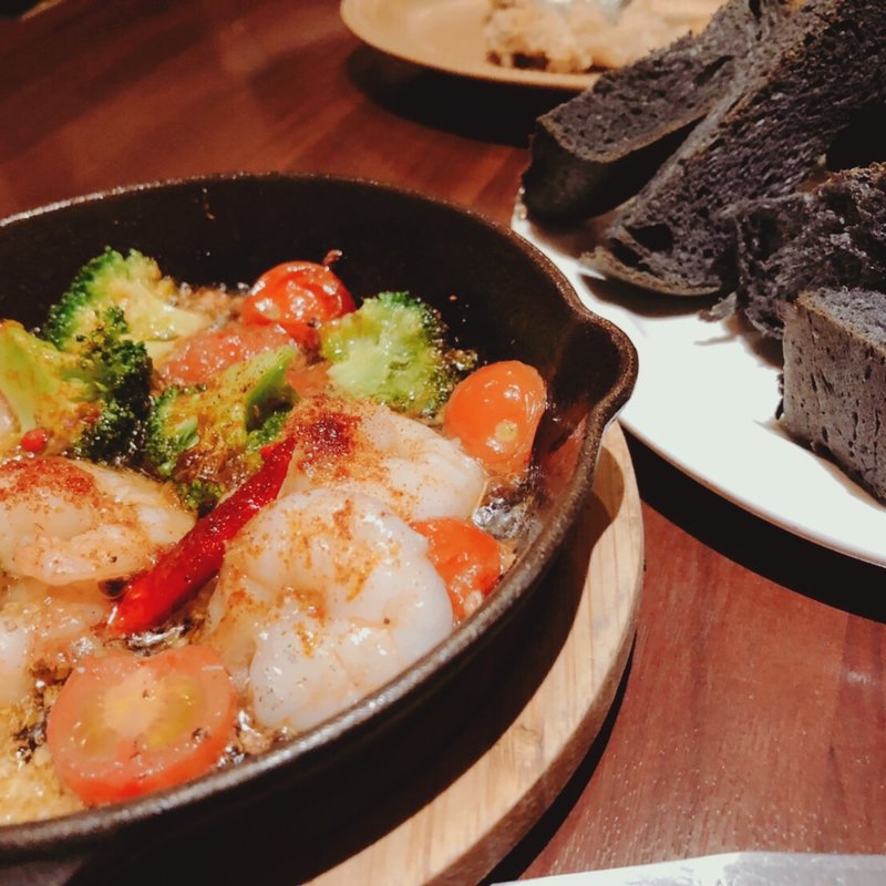 ムキ海老アヒージョ(鷄バルpollo)