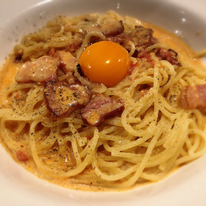 ヨード卵・光と吊るしベーコンのレッドカルボナーラ(ポポラマーマ 成城学園前店)