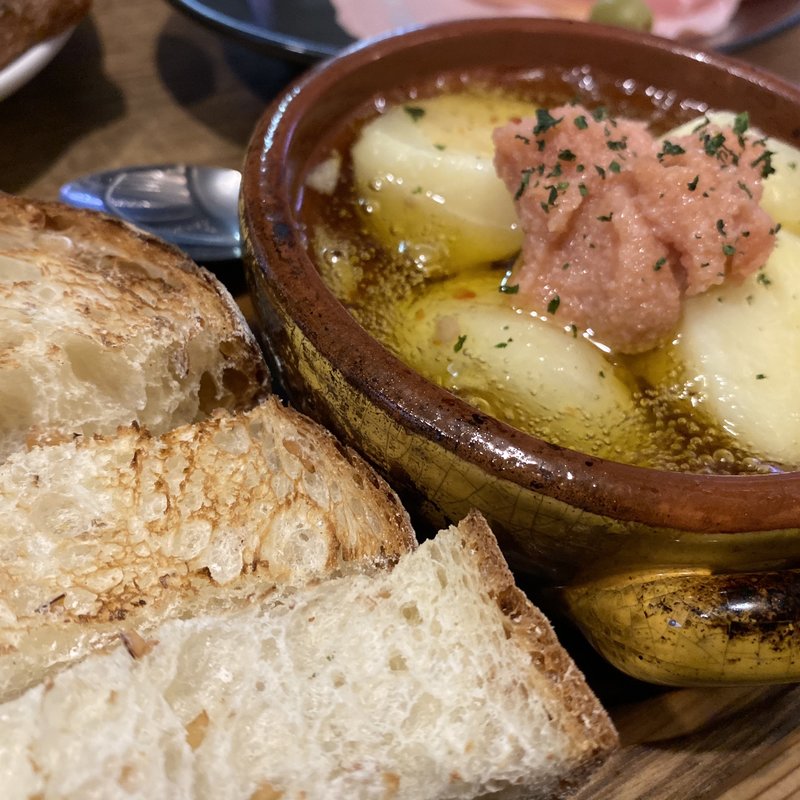 たらことホクホクジャガイモのアヒージョ(Italian kitchen VANSAN 祖師谷大蔵店)