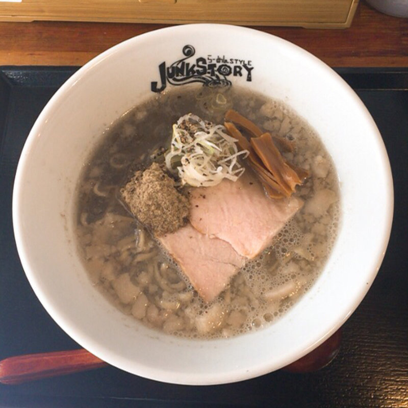 背脂濁り煮干し塩そば(らーめんstyle JUNK STORY （ラーメンスタイルジャンクストーリー）)