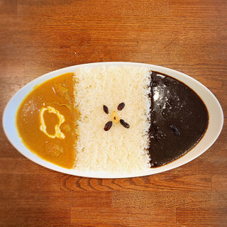 2コンビネーションカレー（ビーフカレー＆ドライカレー）(VOVO中目黒駅前店)