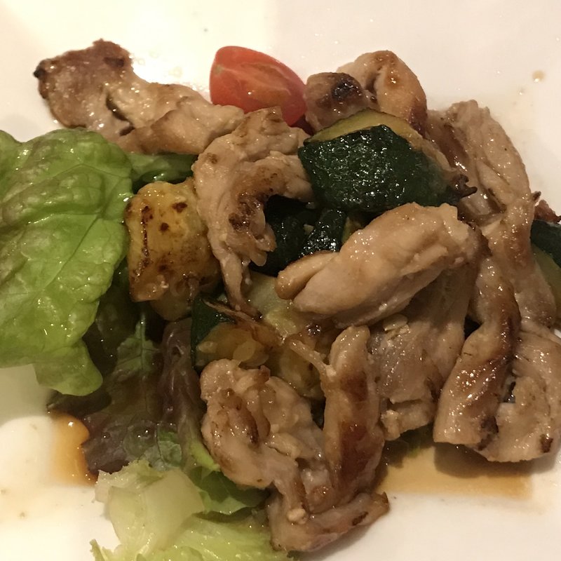 せせりとズッキーニの塩レモンぽん酢(Bar Restaurant HK9nine)