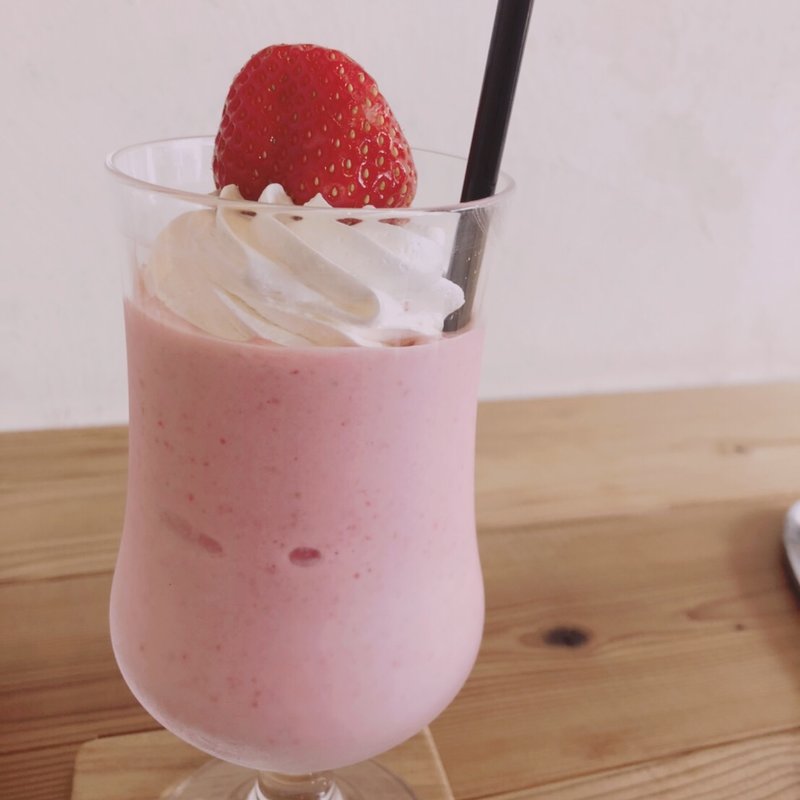 いちごスムージー(リトル ビレッジ カフェ  Little Village Cafe)