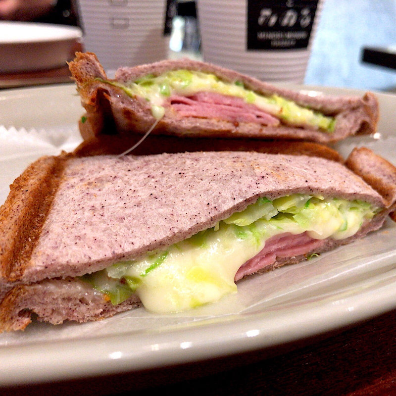 岩手県産ハム＆チーズのホットサンド(みのりカフェ 仙台店 )