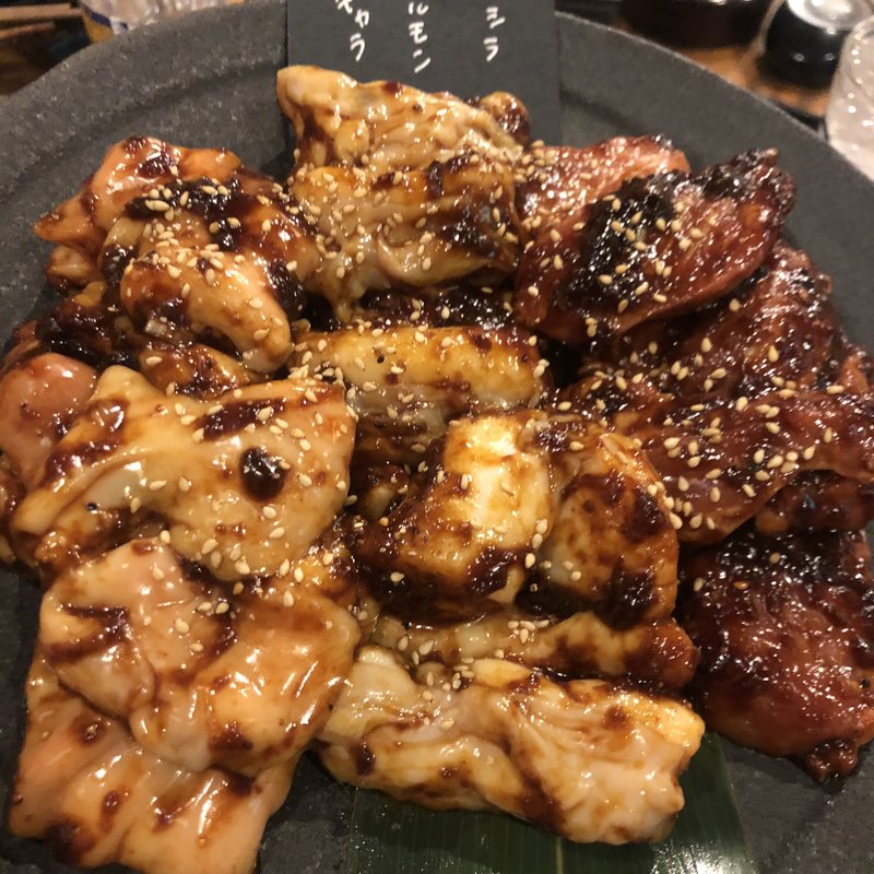 ホルモン盛り合わせ(炭火焼肉ホルモンみなみ　はなれ)